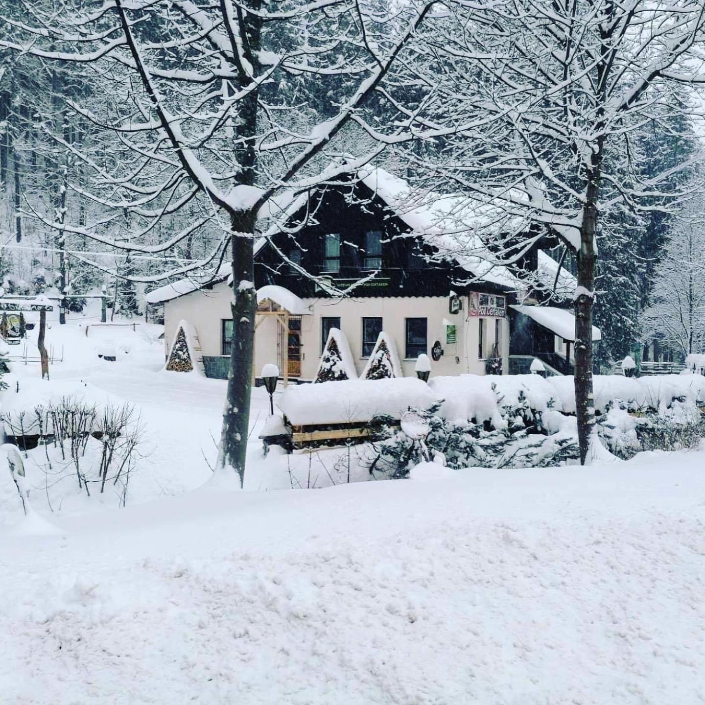 Готель Penzion & Restaurant Pod Certakem Гаррахов Екстер'єр фото